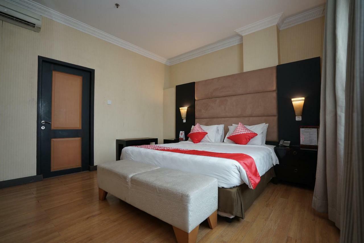 Capital O 1128 Hotel Imara Palembang Exterior photo