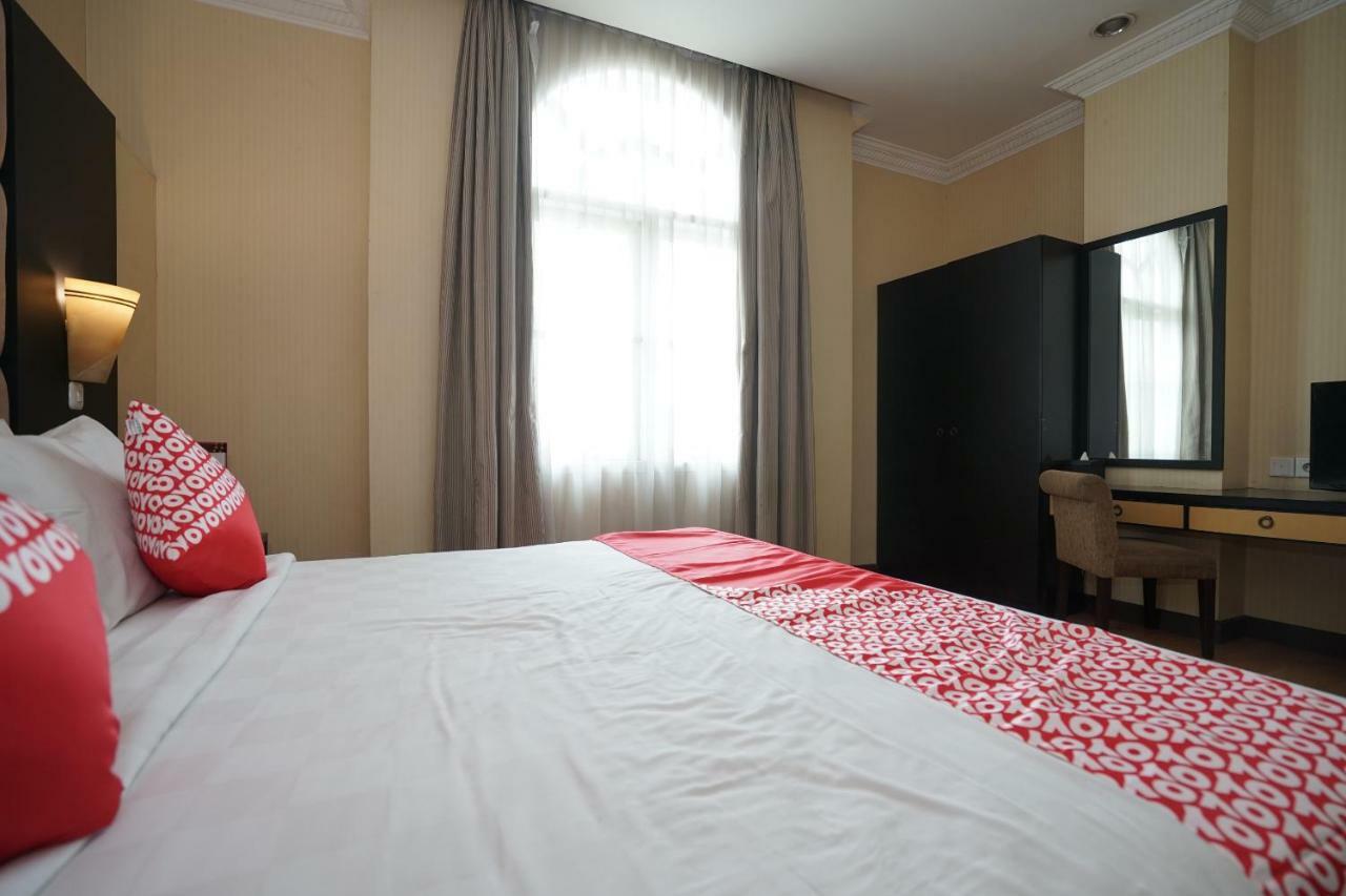Capital O 1128 Hotel Imara Palembang Exterior photo