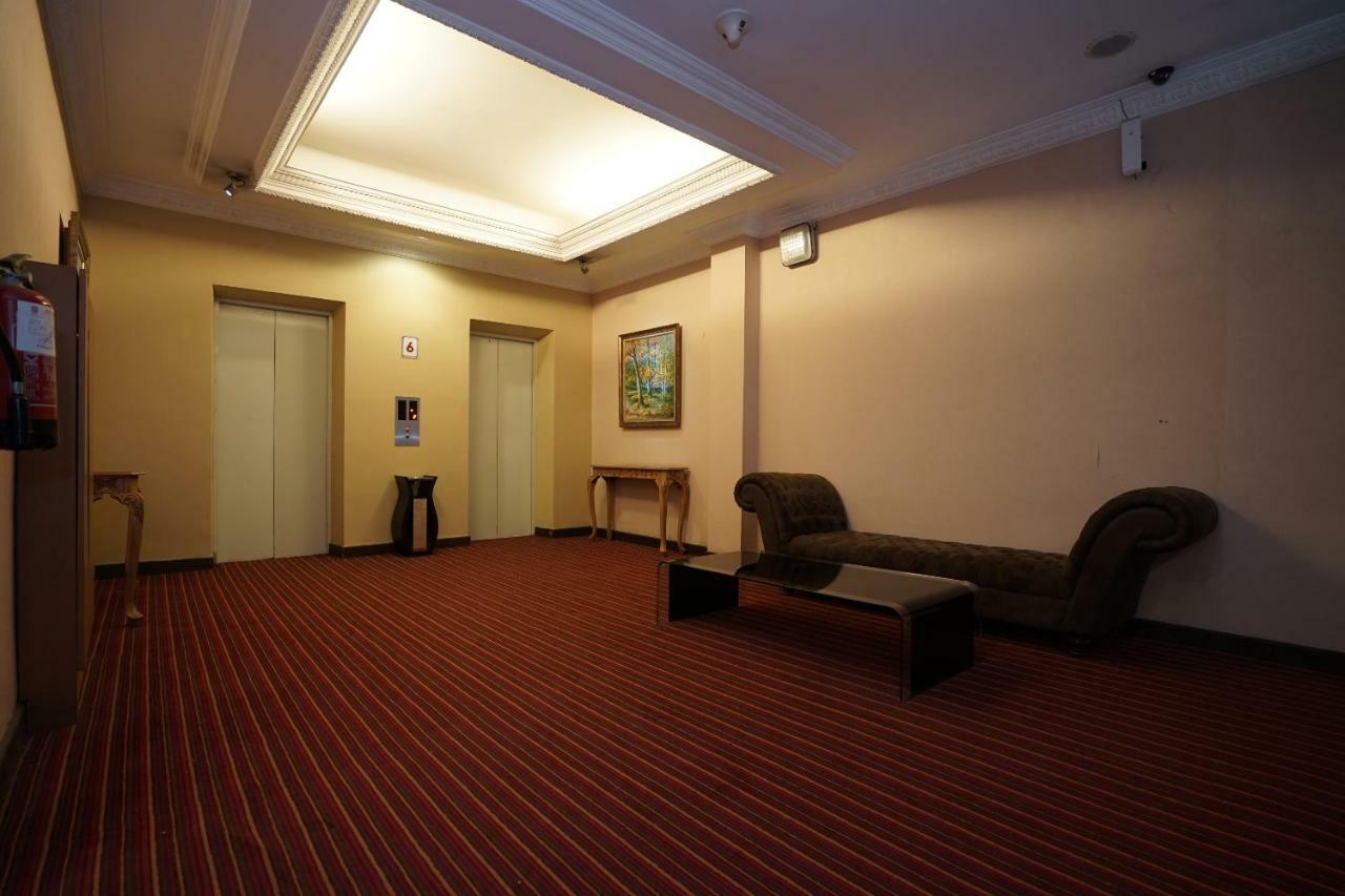 Capital O 1128 Hotel Imara Palembang Exterior photo
